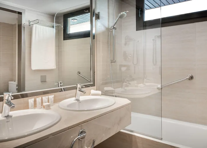 Ac Iberia Palmas By Marriott Готель 4*